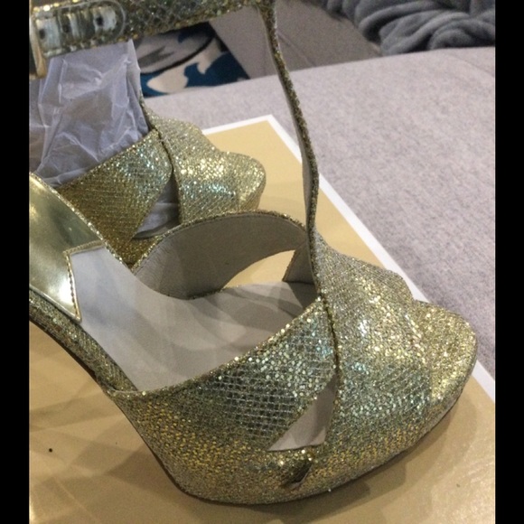 Micheal Kors Gold Diana T-Strap Heels - Picture 3 of 11